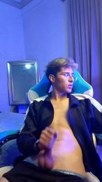 Adam_foxs — Cam4 stream photo (Apr 2026)
