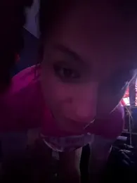 UrHellBri-L — modelo de webcam en línea en stripchat