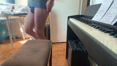 hugohotbi — Cam4 stream photo (Oct 2026)