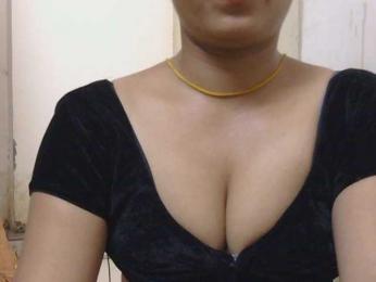 Zoya444U — modelo de webcam en línea en bongacams