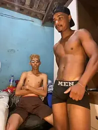Leosilvaj1 — modelo de webcam en línea en stripchat