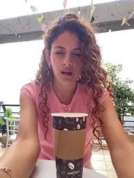 alana15 — modelo de webcam en línea en stripchat