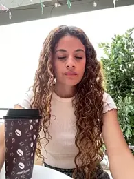 alana15 — modelo de webcam en línea en stripchat