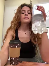 alana15 — modelo de webcam en línea en stripchat