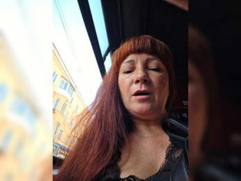 Flirt_Red — modelo de webcam en línea en bongacams