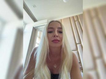 WhiteGirl-one — modelo de webcam en línea en bongacams