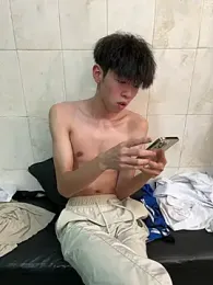 Hu_897 — modelo de webcam en línea en stripchat