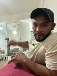 Soares0166 — modelo de webcam en línea en stripchat