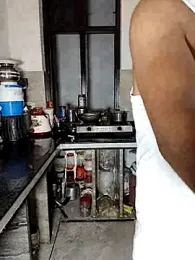 Heena-143 — modelo de webcam en línea en stripchat