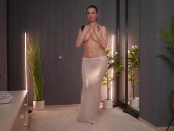 calliadesigner — modelo de webcam en línea en chaturbate