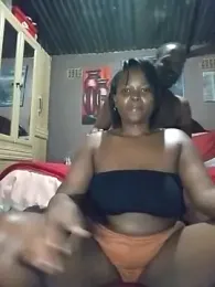 bom15k — Stripchat stream photo (Sep 2026)