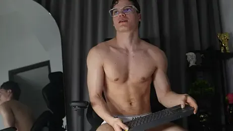 Max_cortes1 — Stripchat stream photo (May 2026)