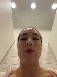 Holly_Play — Stripchat stream photo (Apr 2026)