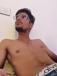 kaushikhotty — modelo de webcam en línea en stripchat