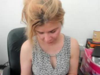 artsyandcraftsy_ — Chaturbate stream photo (Aug 2026)