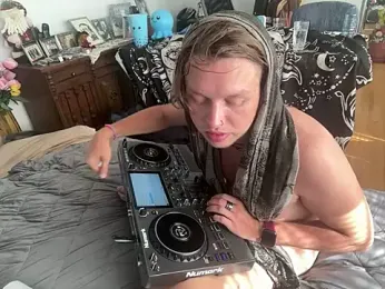 bemoist — Stripchat stream photo (Aug 2025)