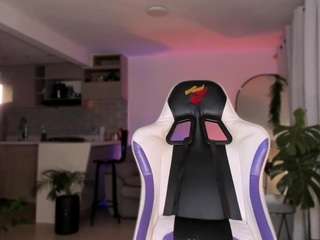 queen-violett1 — Camsoda stream photo (Aug 2026)