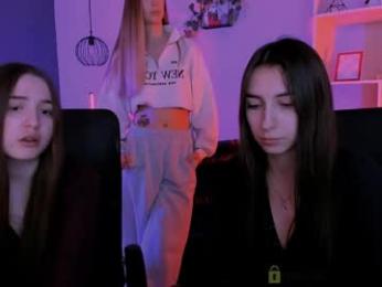 _mila_fire — Chaturbate stream photo (Apr 2026)