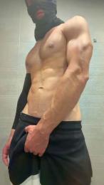 Delincuente2323 — modelo de webcam en línea en cam4