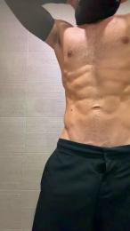 Delincuente2323 — modelo de webcam en línea en cam4