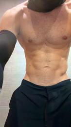 Delincuente2323 — modelo de webcam en línea en cam4