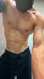Delincuente2323 — modelo de webcam en línea en cam4
