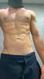 Delincuente2323 — modelo de webcam en línea en cam4