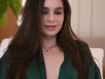 dovia — modelo de webcam en línea en chaturbate