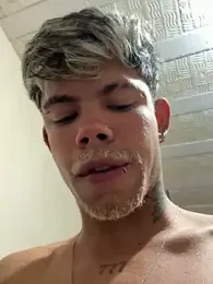 Uchihaxxx — modelo de webcam en línea en stripchat