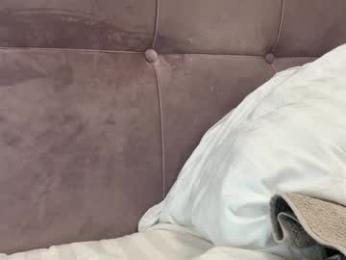 angel_isia — Chaturbate stream photo (Apr 2026)