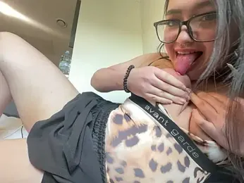 Adorable_Adri — Stripchat stream photo (May 2025)