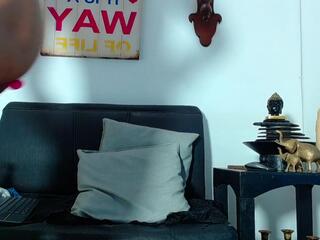 Tan Shavey — modelo de webcam en línea en flirt4free