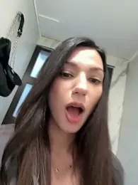 -_MiaQueen_- — modelo de webcam en línea en stripchat