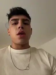 aronnhidden — Stripchat stream photo (Jun 2026)