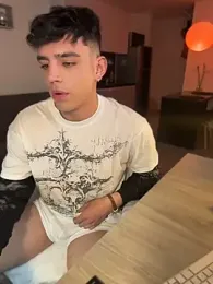 aronnhidden — Stripchat stream photo (Jun 2026)
