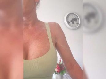 MiaHot — Bongacams stream photo (Sep 2025)