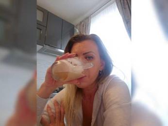 MiaHot — Bongacams stream photo (Nov 2025)