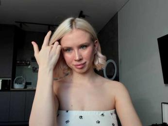 Sunlovv — modelo de webcam en línea en bongacams