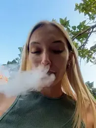 _HollyWay_ — Stripchat stream photo (Aug 2025)