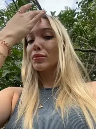 _HollyWay_ — Stripchat stream photo (Aug 2025)