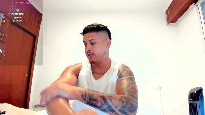JohanSmith__ — modelo de webcam en línea en cam4