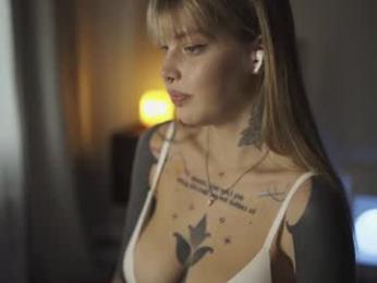 mileeena — modelo de webcam en línea en chaturbate