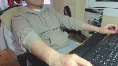 Redblood_75 — Cam4 stream photo (Apr 2026)