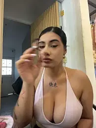 clarachanelricek — modelo de webcam en línea en stripchat