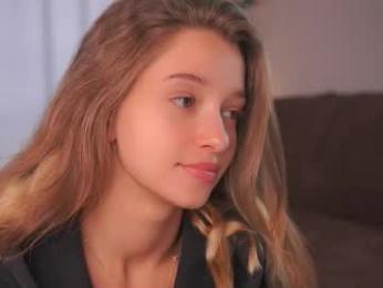 little_poetry — Chaturbate recorded stream image, 20.05.2025 16:00