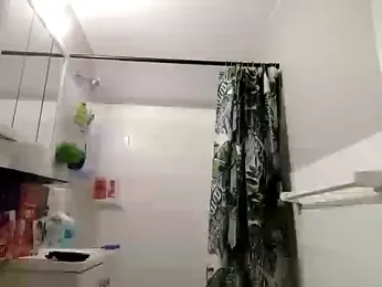 Snowbunnycake_131 — Stripchat recorded stream image, 22.05.2025 17:10