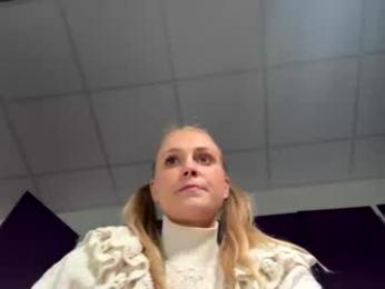 siswet19 — Chaturbate recorded stream screenshot (24 May 2025)