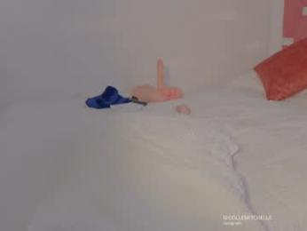 nicolle_mitchelle — Chaturbate recorded stream screenshot (28 May 2025)