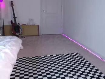 petitebrat — Chaturbate recorded stream screenshot (28 May 2025)