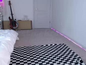 petitebrat — Chaturbate recorded stream screenshot (28 May 2025)